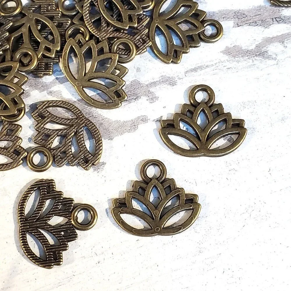 Antique Bronze Open Lotus Flower Zen Garden Yoga 15x17mm Charms Pendants 10 pcs